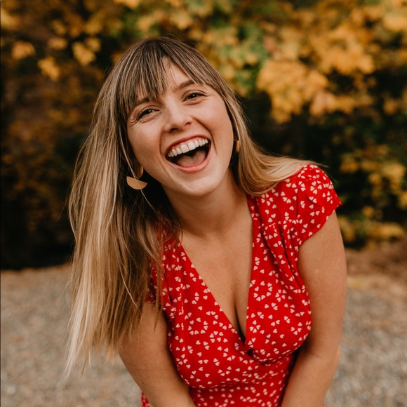 Meet your Posher, Alyssa - Picture 12 of 16